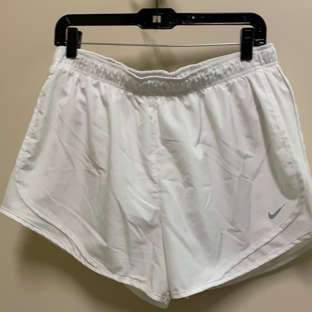 Nike women’s tempo running shorts